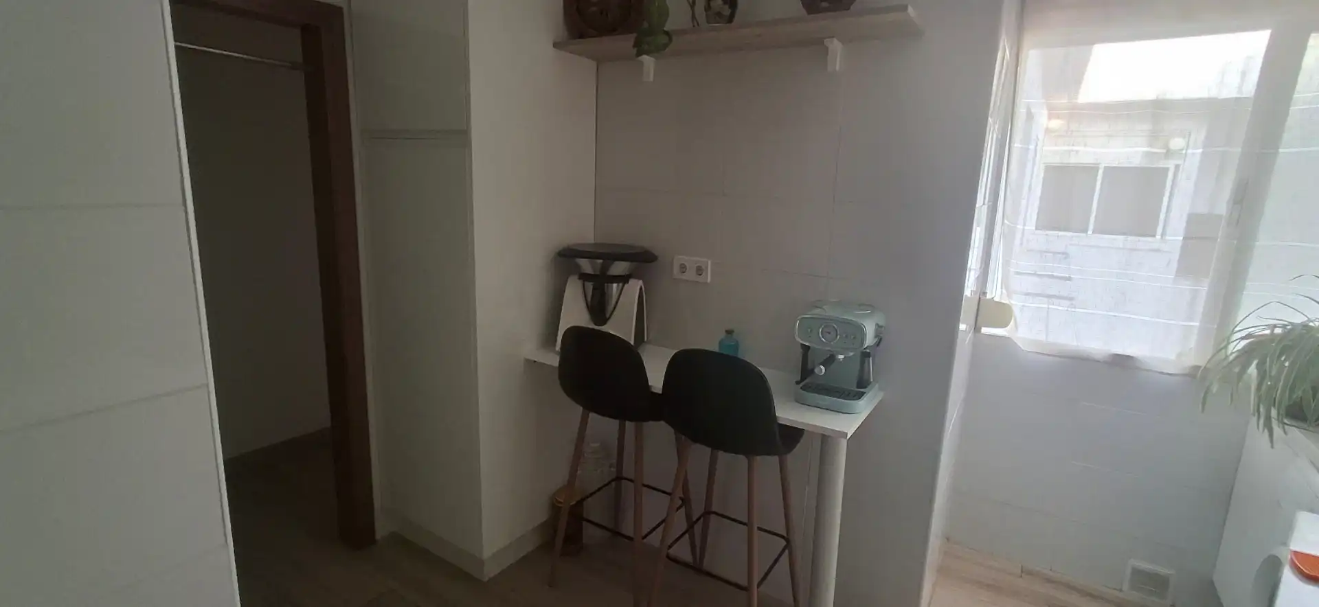 Cuina de Pis en venda en Dos Hermanas amb Aire condicionat i Terrassa