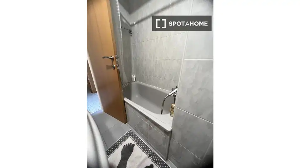 Badezimmer von Wohnungen zur untervermieten in Benidorm mit Klimaanlage, Terrasse und Möbliert