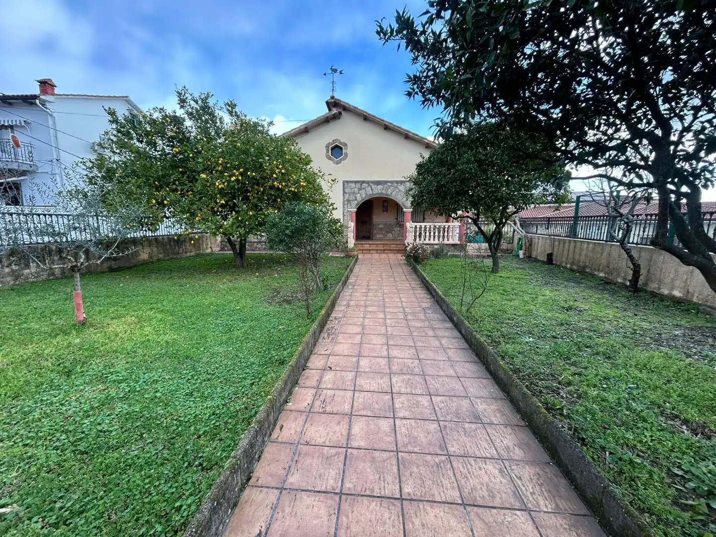 Vista exterior de Casa o chalet en venta en Perales del Puerto con Jardín privado, Trastero y Amueblado