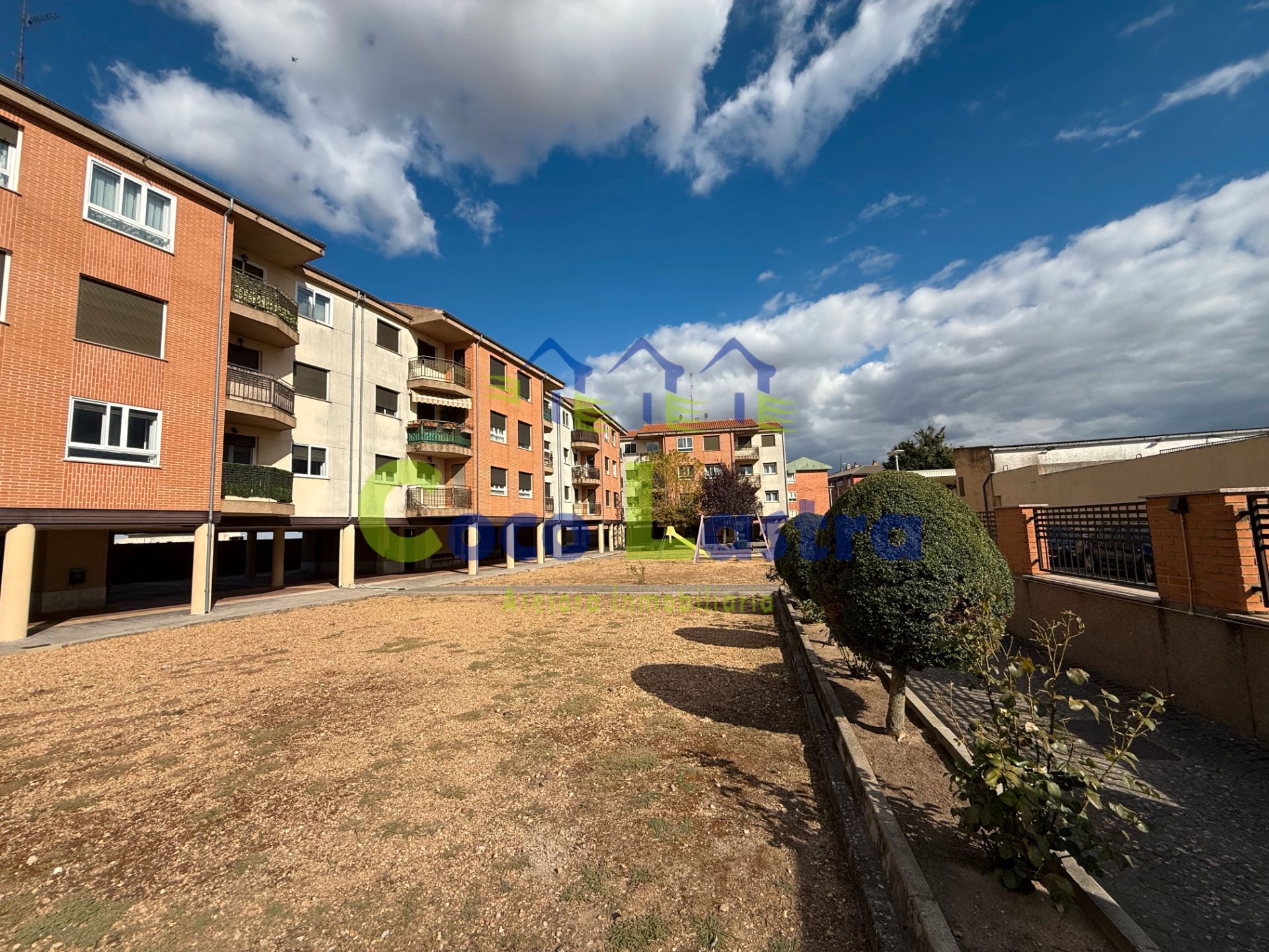 Vista exterior de Pis en venda en Guijuelo amb Calefacció, Parquet i Traster