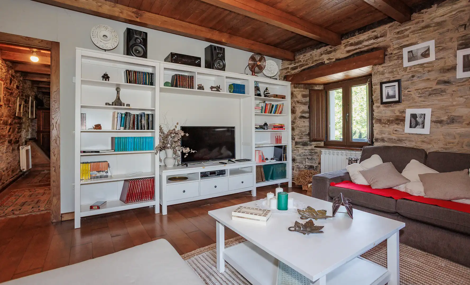 Sala d'estar de Local en venda en A Fonsagrada  amb Moblat
