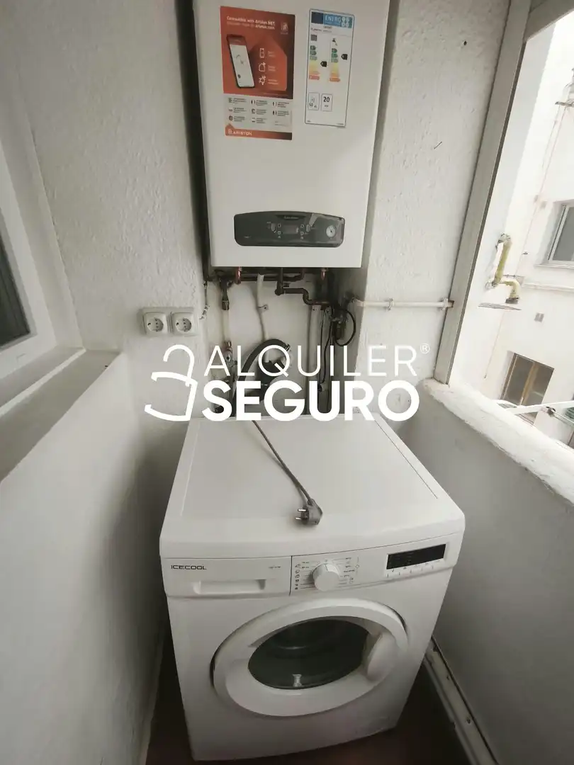 Außenansicht von Wohnung zur Miete in Zaragoza mit Heizung, Terrasse und Möbliert