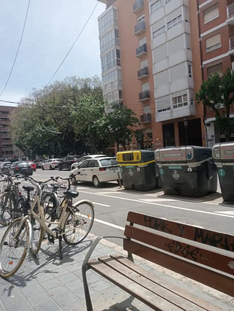 Vista exterior de Local de lloguer en Valencia amb Parquet