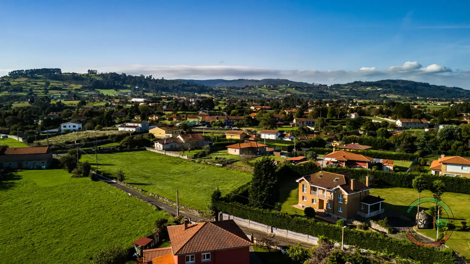 Vista exterior de Casa o xalet en venda en Villaviciosa amb Jardí privat i Traster