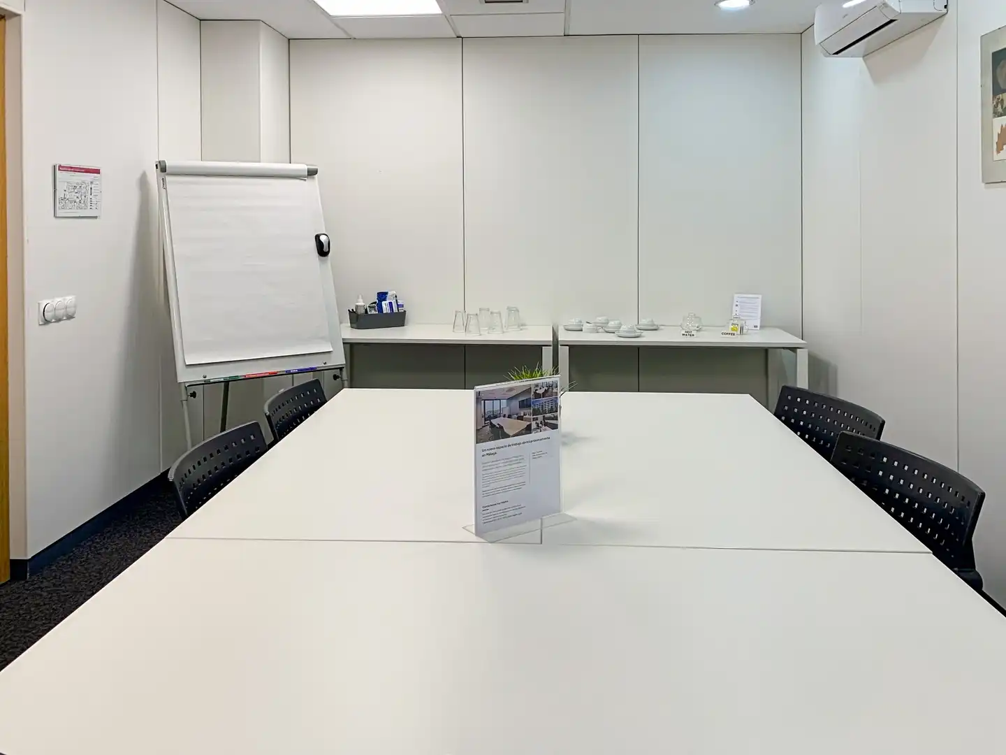 Büro zur Miete in Marbella mit Klimaanlage, Heizung und Möbliert