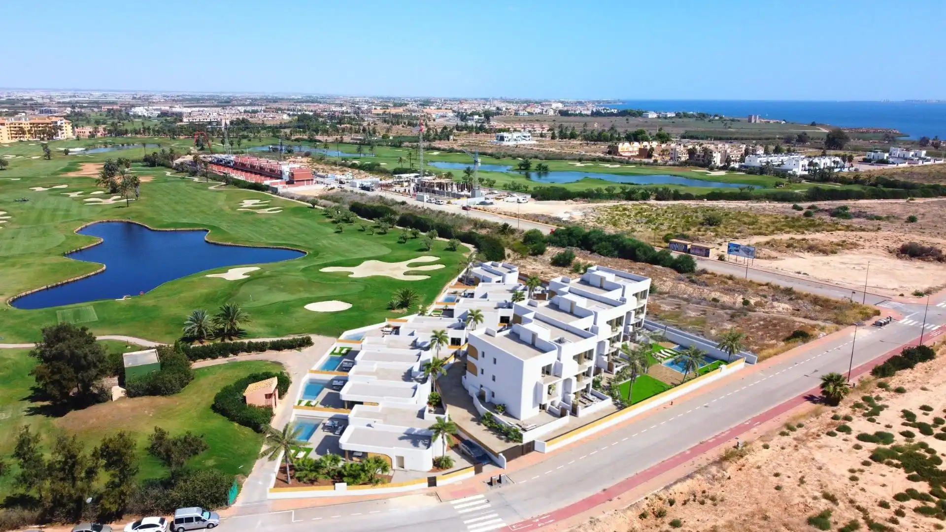 Vista exterior de Ático en venta en Los Alcázares con Terraza, Trastero y Piscina comunitaria