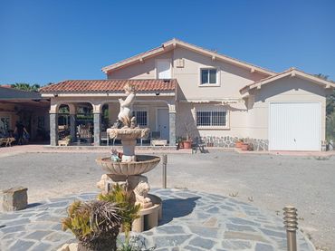 Villa con piscina in vendita a Valverde