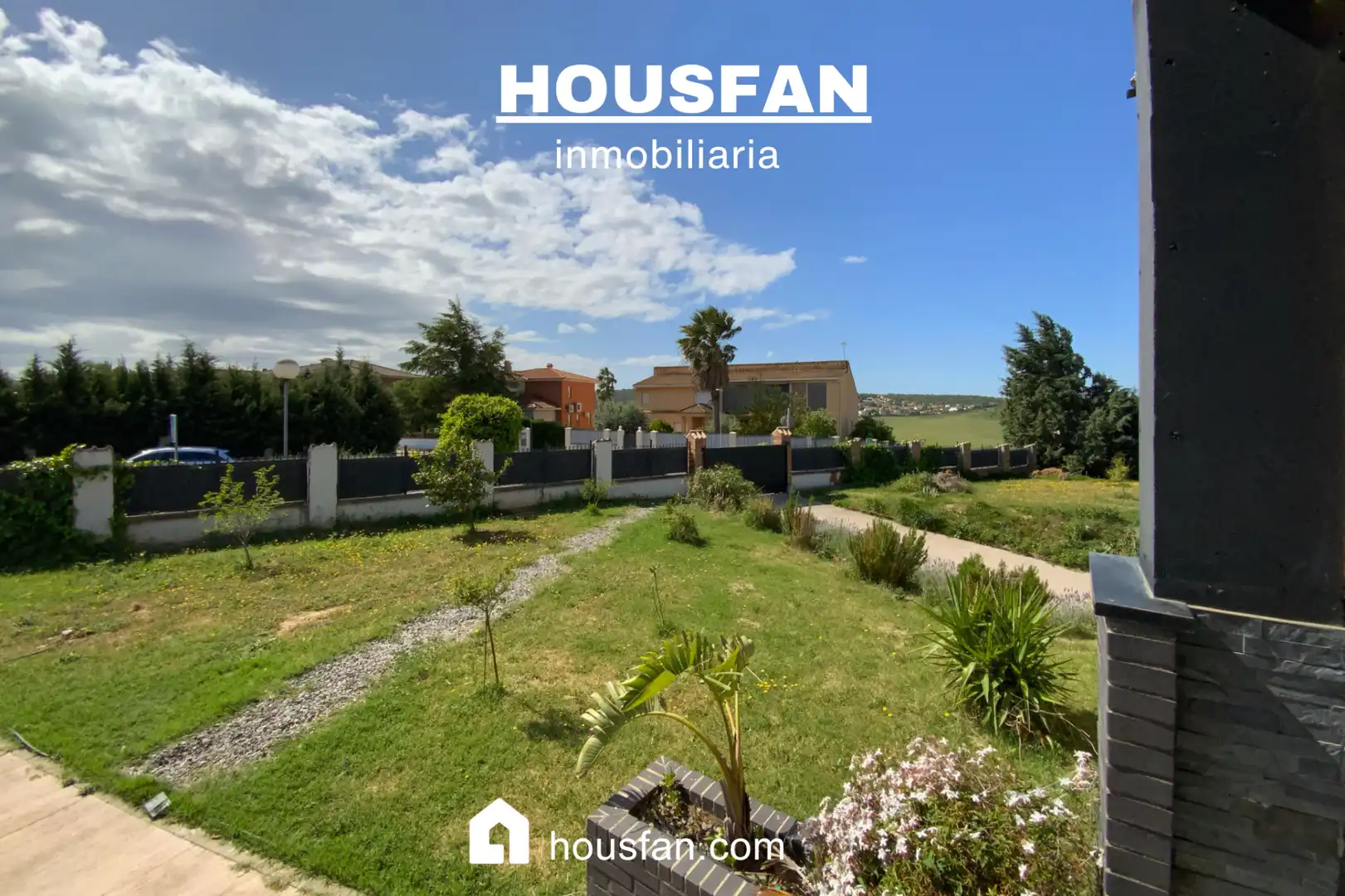 Vista exterior de Casa o xalet en venda en Cáceres amb Aire condicionat, Calefacció i Jardí privat