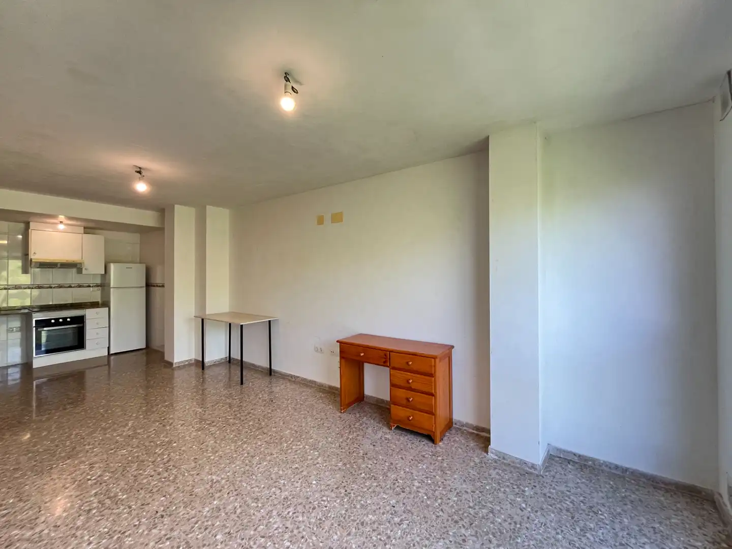 Flat for sale in Faura  with Air Conditioner and Oven