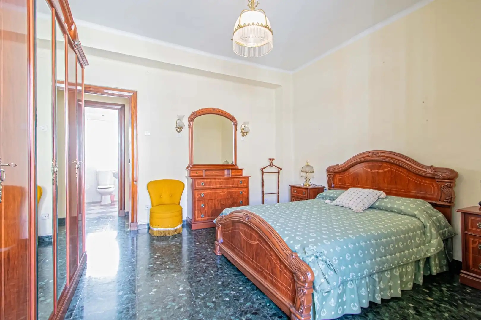 Bedroom of Flat for sale in Sevilla  with Air Conditioner, Heating and Storage room