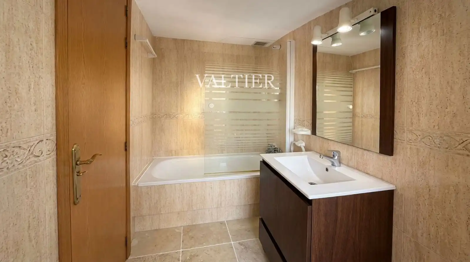 Attic for rent in DE GABRIEL DÍEZ, Cuatro Caminos - Azca