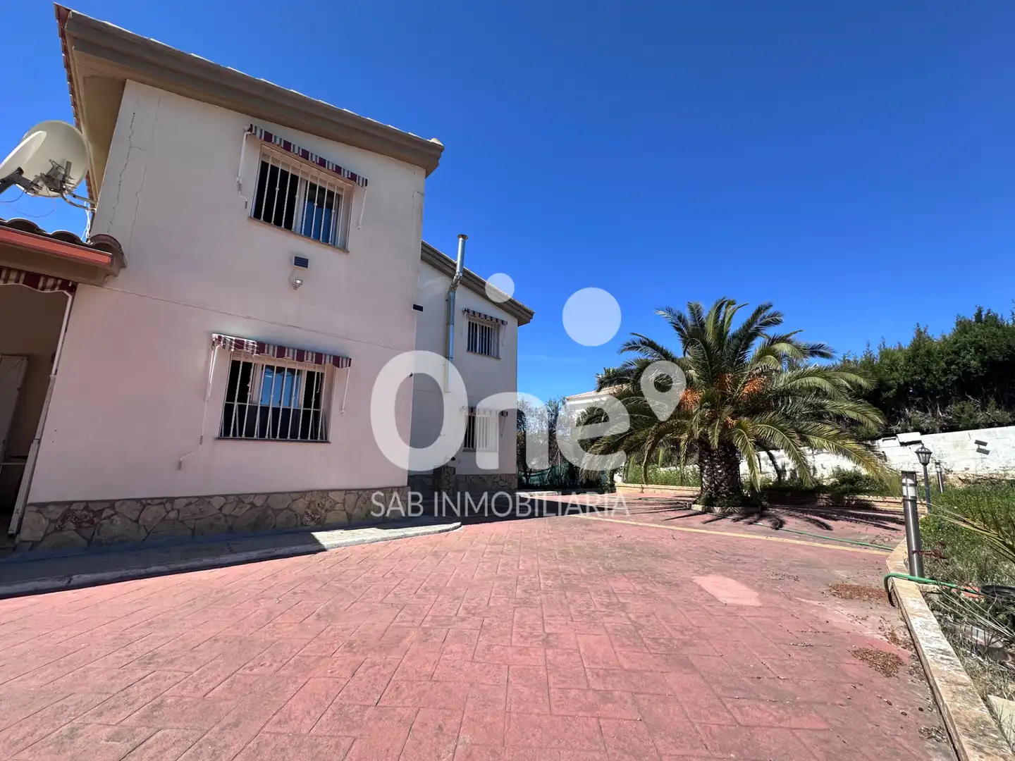 Vista exterior de Casa o xalet en venda en Chiva amb Aire condicionat, Calefacció i Jardí privat