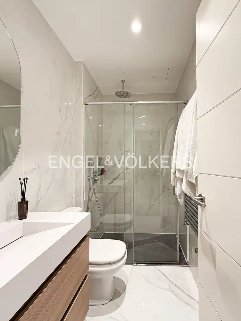 Badezimmer von Wohnung zur Miete in Madrid mit Klimaanlage, Heizung und Möbliert