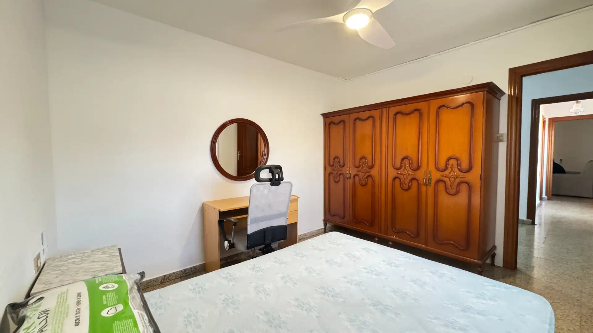 Bedroom of Flat for rent in Granada  with Air Conditioner, Terrace and Microwave