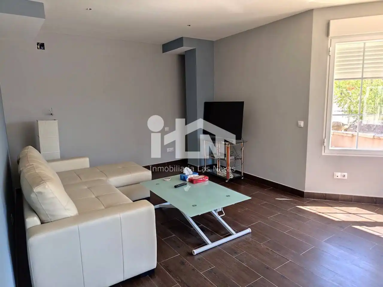 Sala d'estar de Casa o xalet en venda en Las Navas del Marqués  amb Calefacció, Jardí privat i Terrassa