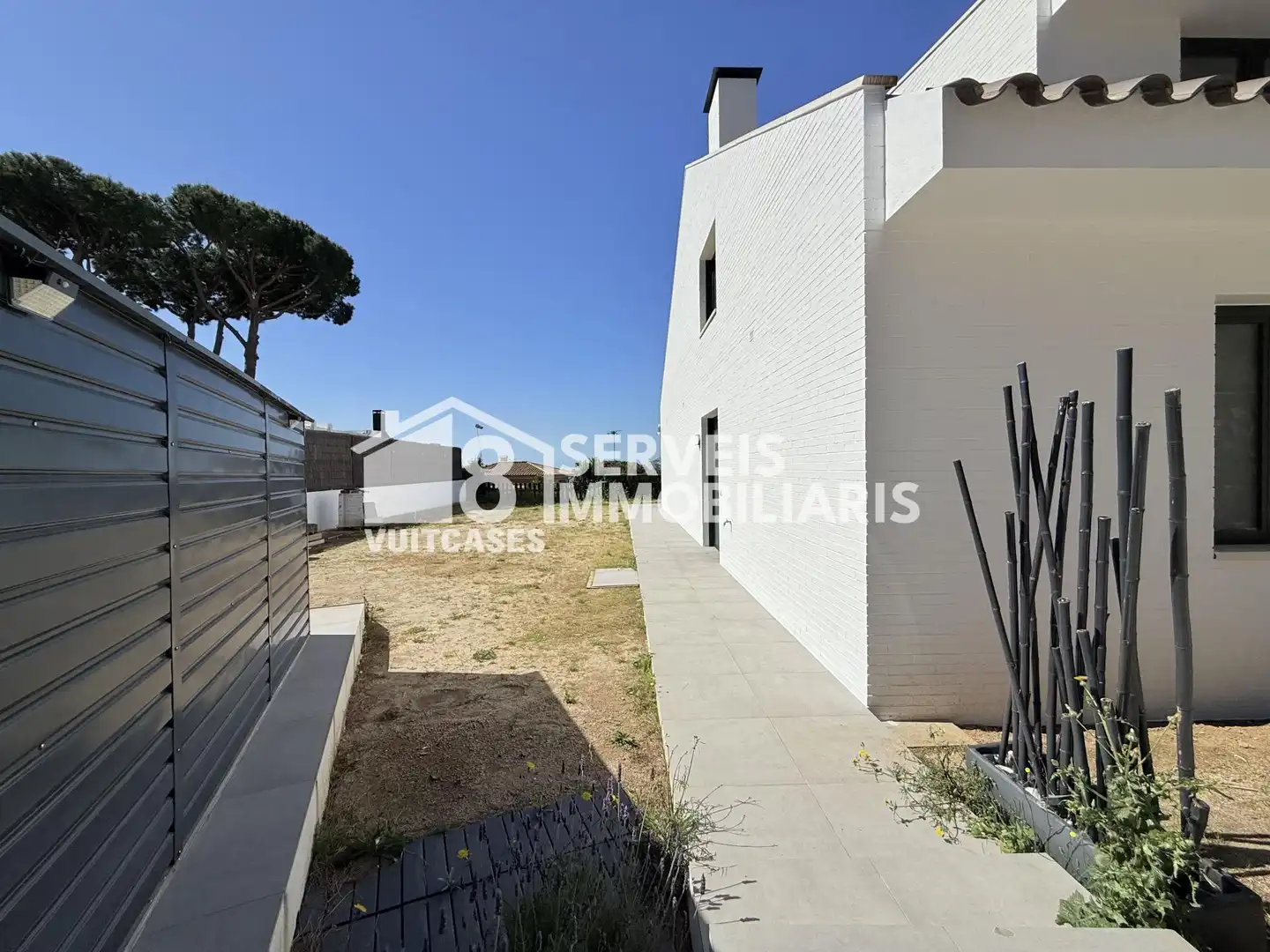 Vista exterior de Casa adosada en venda en Caldes d'Estrac amb Calefacció, Jardí privat i Terrassa