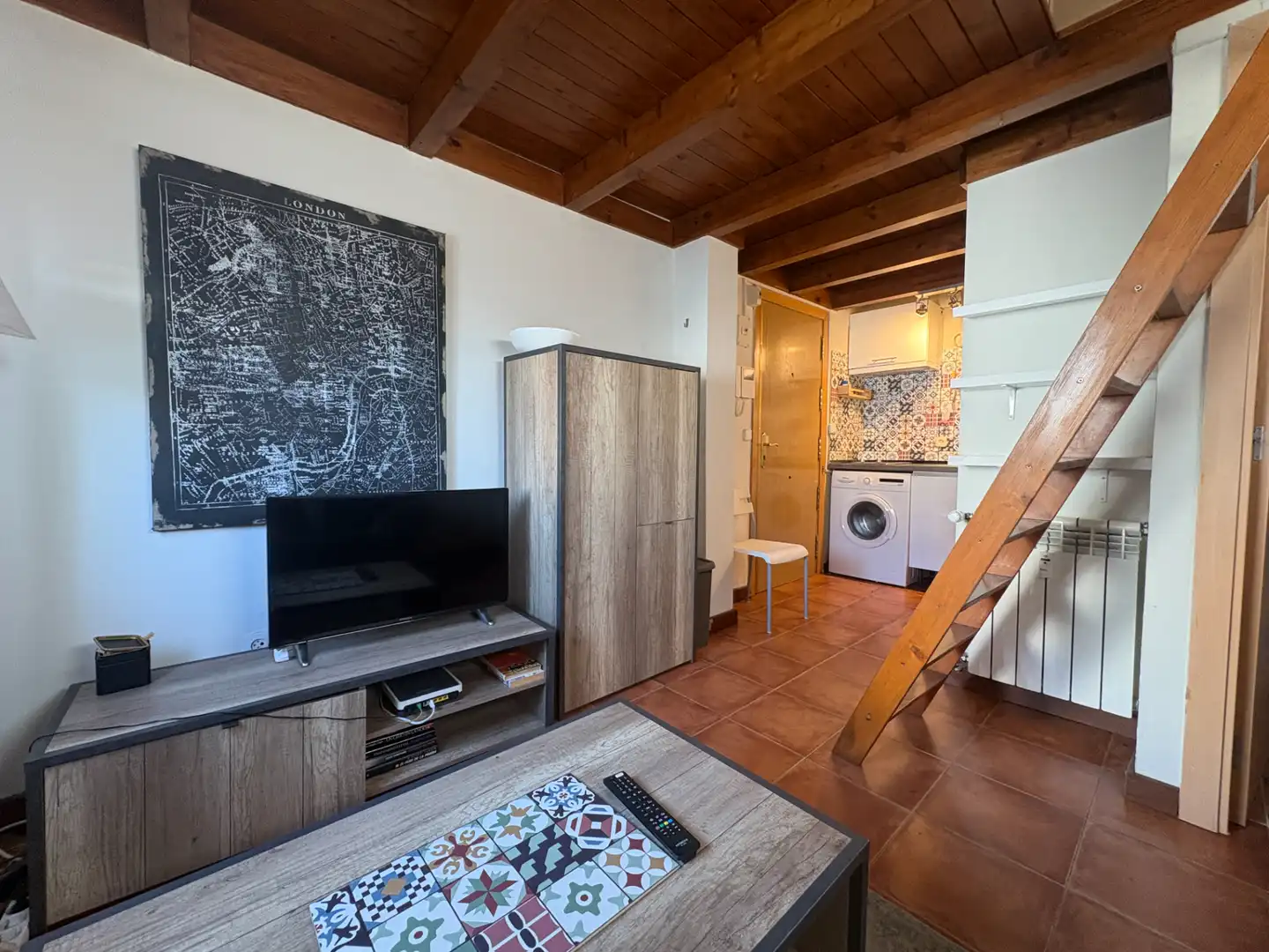 Sala d'estar de Dúplex de lloguer en Madrid amb Aire condicionat, Calefacció i Moblat