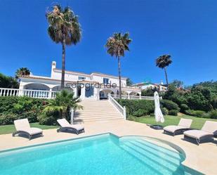 Vista exterior de Casa o xalet de lloguer en Sotogrande amb Aire condicionat, Terrassa i Piscina