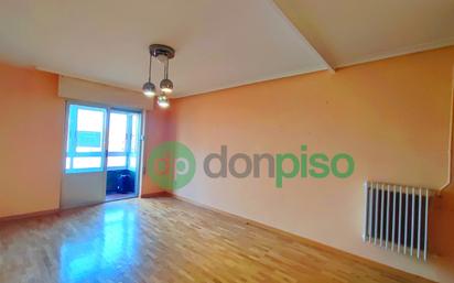 Living room of Flat for sale in León Capital   with Heating, Parquet flooring and Terrace