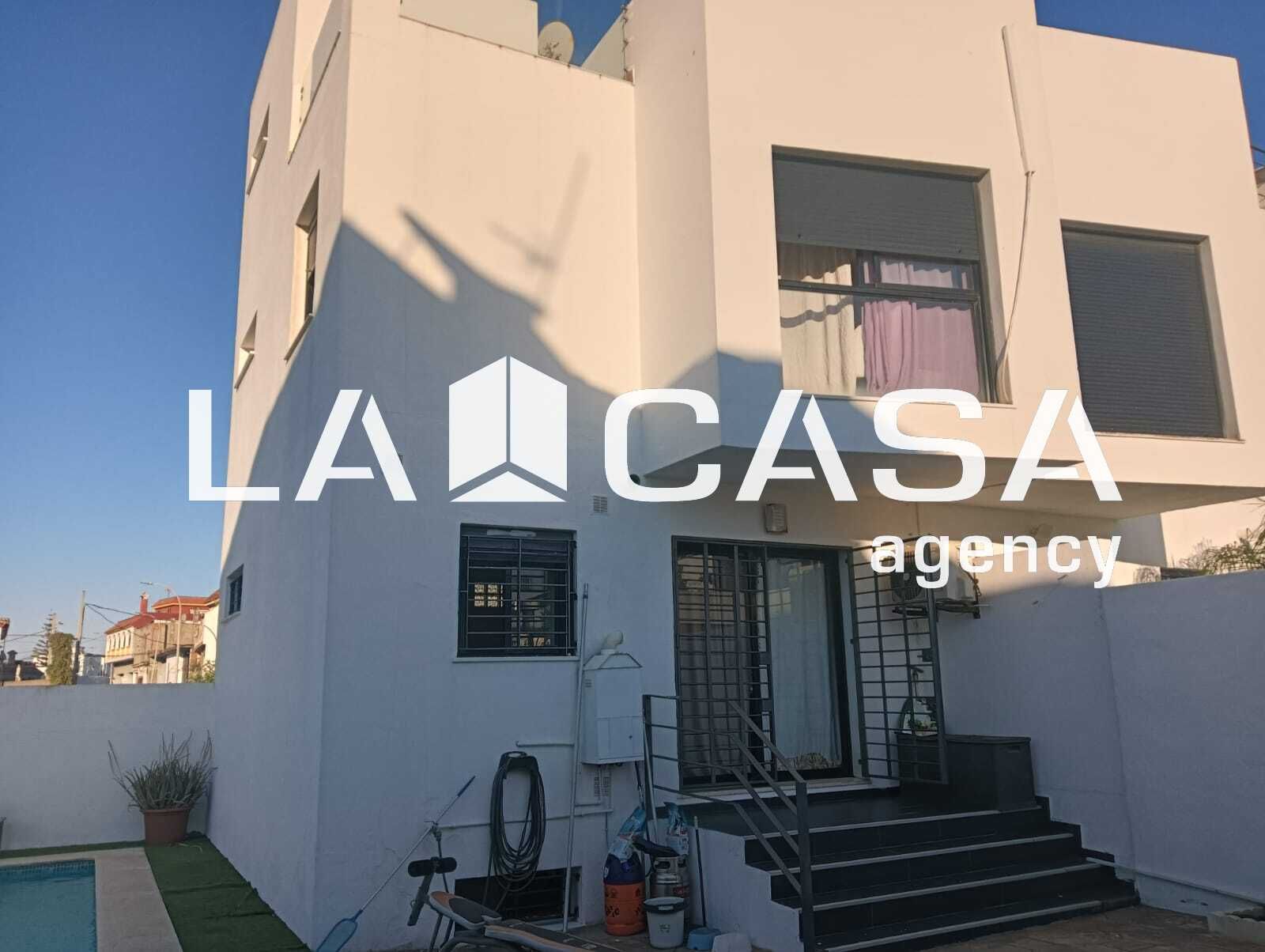 Vista exterior de Casa adosada en venta en Algeciras con Terraza
