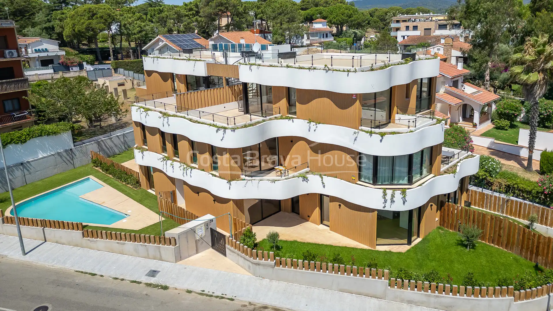 Vista exterior de Apartament en venda en Palamós amb Aire condicionat, Calefacció i Jardí privat