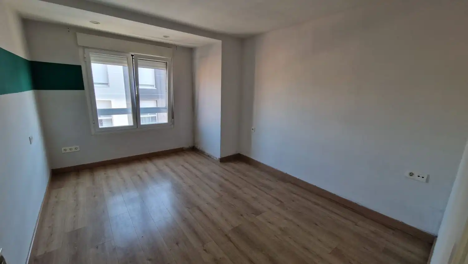 Habitación de Piso en venta en León Capital  con Calefacción, Terraza y Trastero