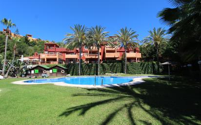 Jardí de Pis de lloguer en Marbella amb Piscina