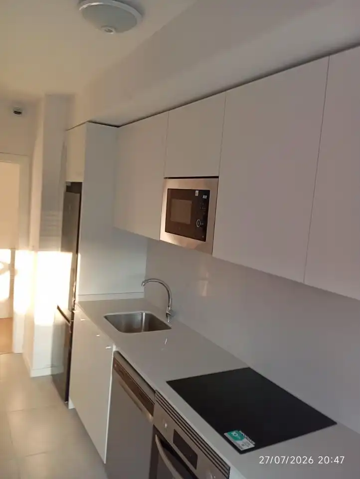 Cuina de Pis de lloguer en Dos Hermanas amb Aire condicionat, Terrassa i Piscina comunitària