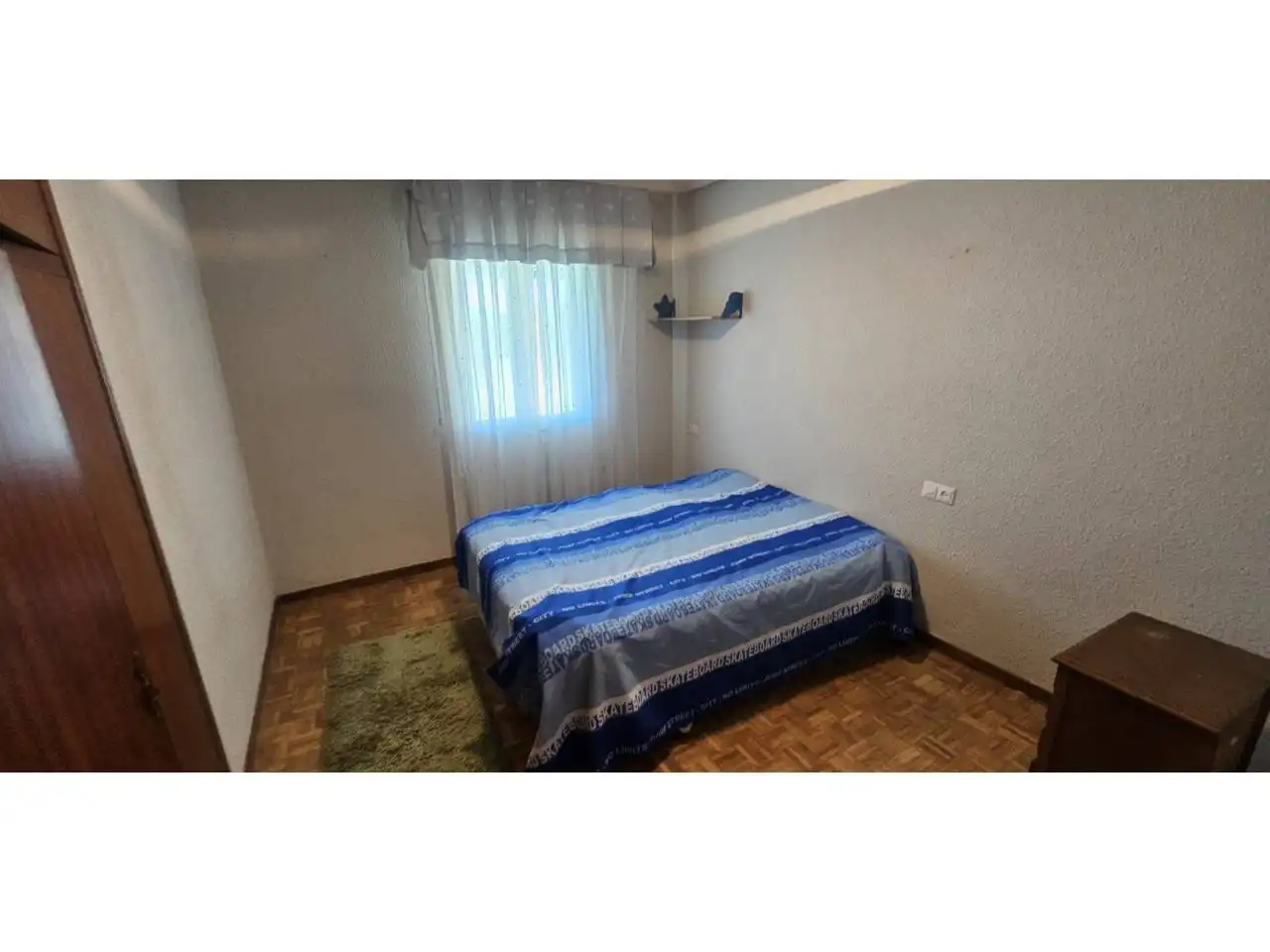 Habitación de Casa adosada en venta en Sariegos con Calefacción, Parquet y Terraza