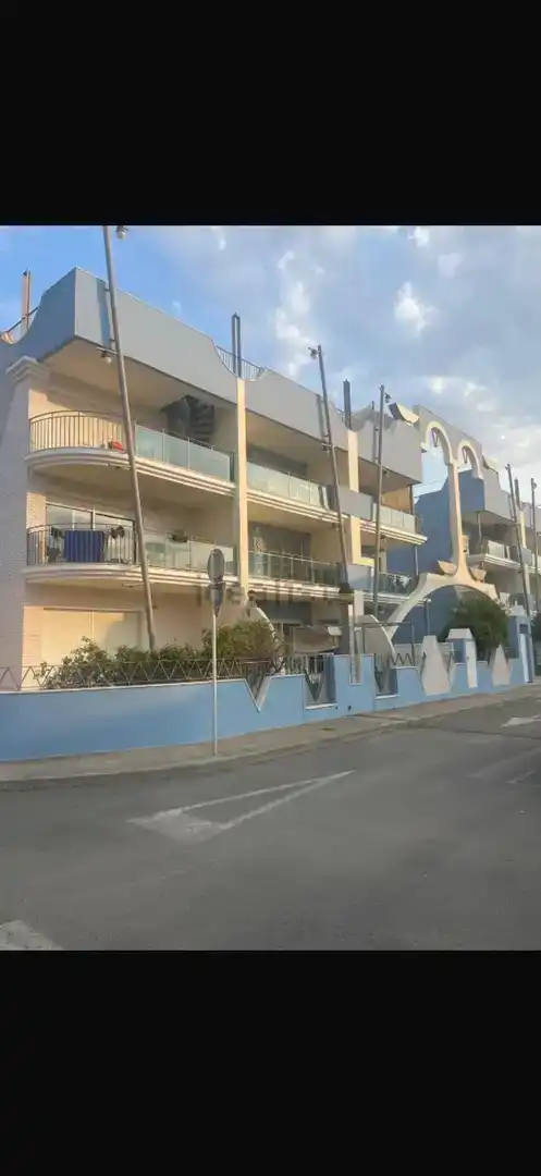 Vista exterior de Planta baixa en venda en Amposta amb Aire condicionat, Jardí privat i Piscina