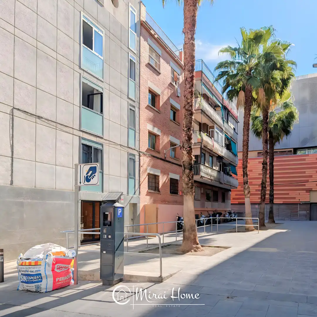 Vista exterior de Piso en venta en Santa Coloma de Gramenet con Aire acondicionado, Calefacción y Terraza