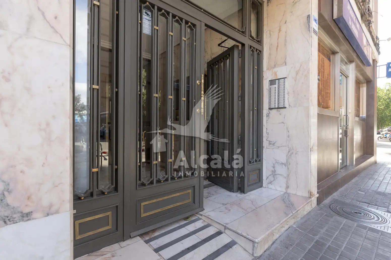 Vista exterior de Pis en venda en Madrid amb Aire condicionat, Calefacció i Terrassa