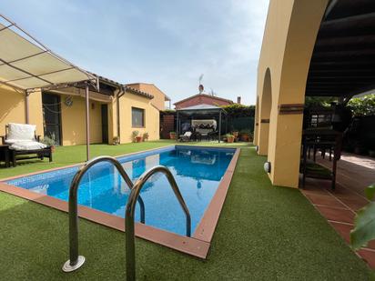 Piscina de Casa adosada en venda en La Pera amb Aire condicionat i Piscina