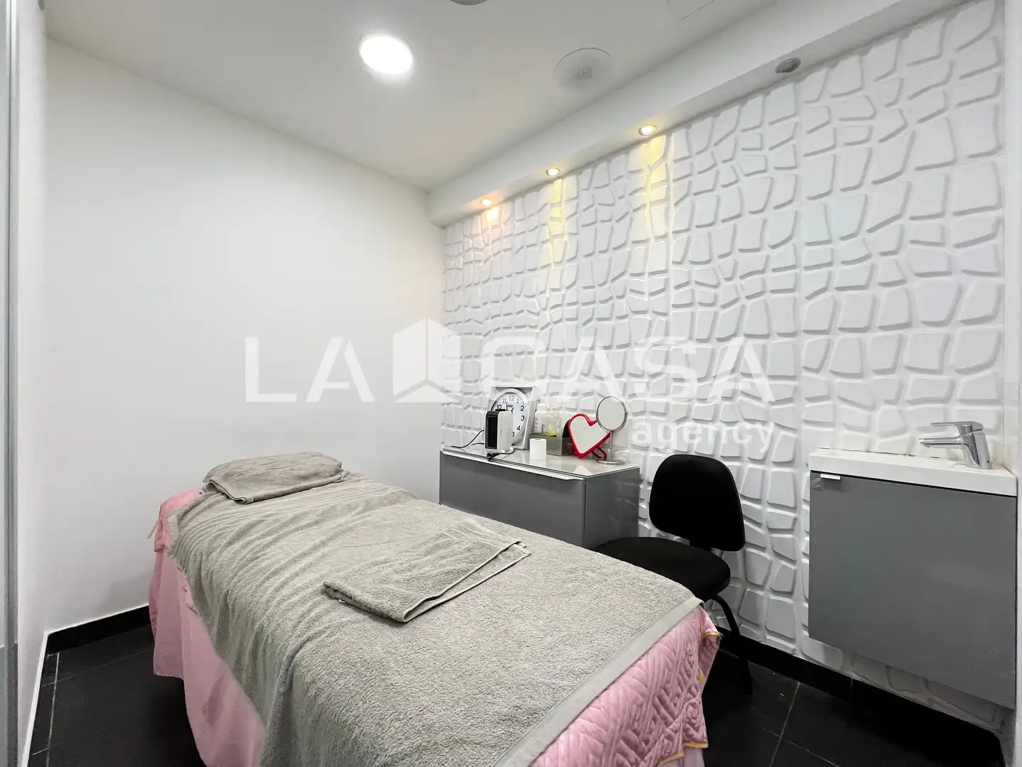 Business premises for sale in Carrer de Pi i Gibert, imagen 8