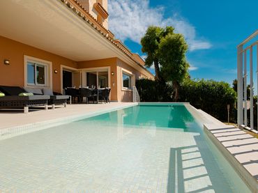 Baixos amb piscina en venda a Elviria - Cabopino