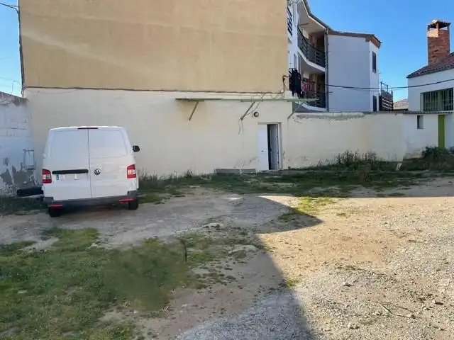 Parkplatz von Fabrikhallen zum Verkauf in La Lastrilla 