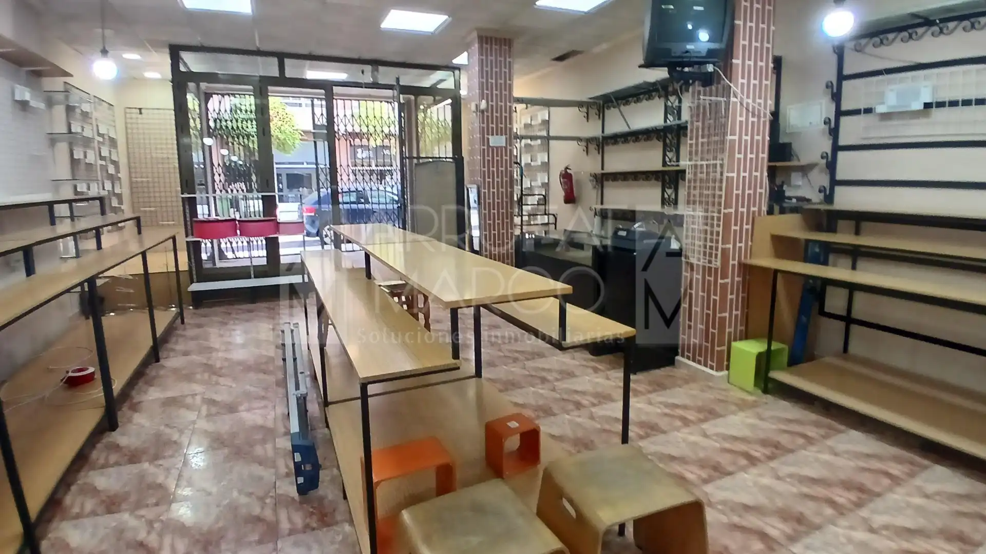 Local comercial en alquiler en Oeste