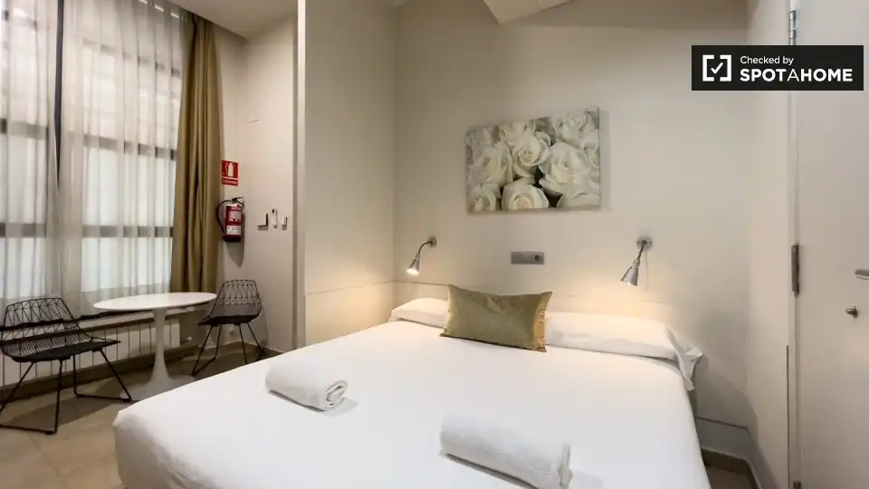 Schlafzimmer von Wohnung zur Miete in Barcelona mit Klimaanlage, Heizung und Möbliert