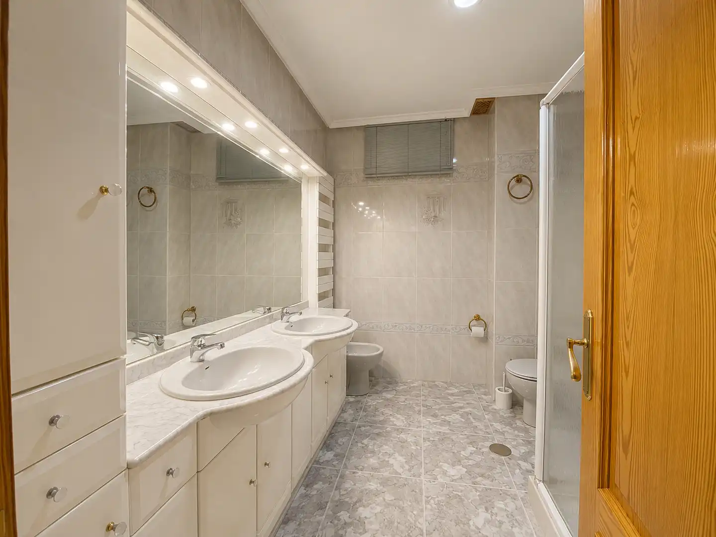 Baño de Piso en venta en Agost con Terraza, Amueblado y Balcón