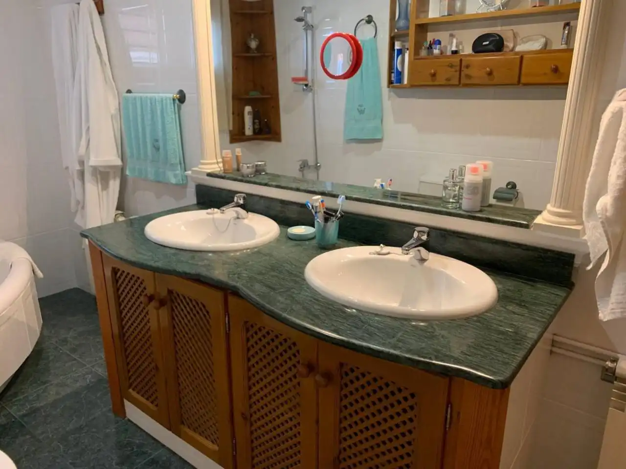 Bany de Casa o xalet en venda en Baza amb Calefacció i Terrassa