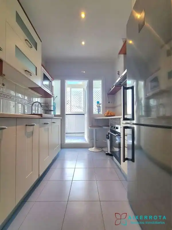 Cuina de Apartament de lloguer en Getxo  amb Calefacció, Terrassa i Traster