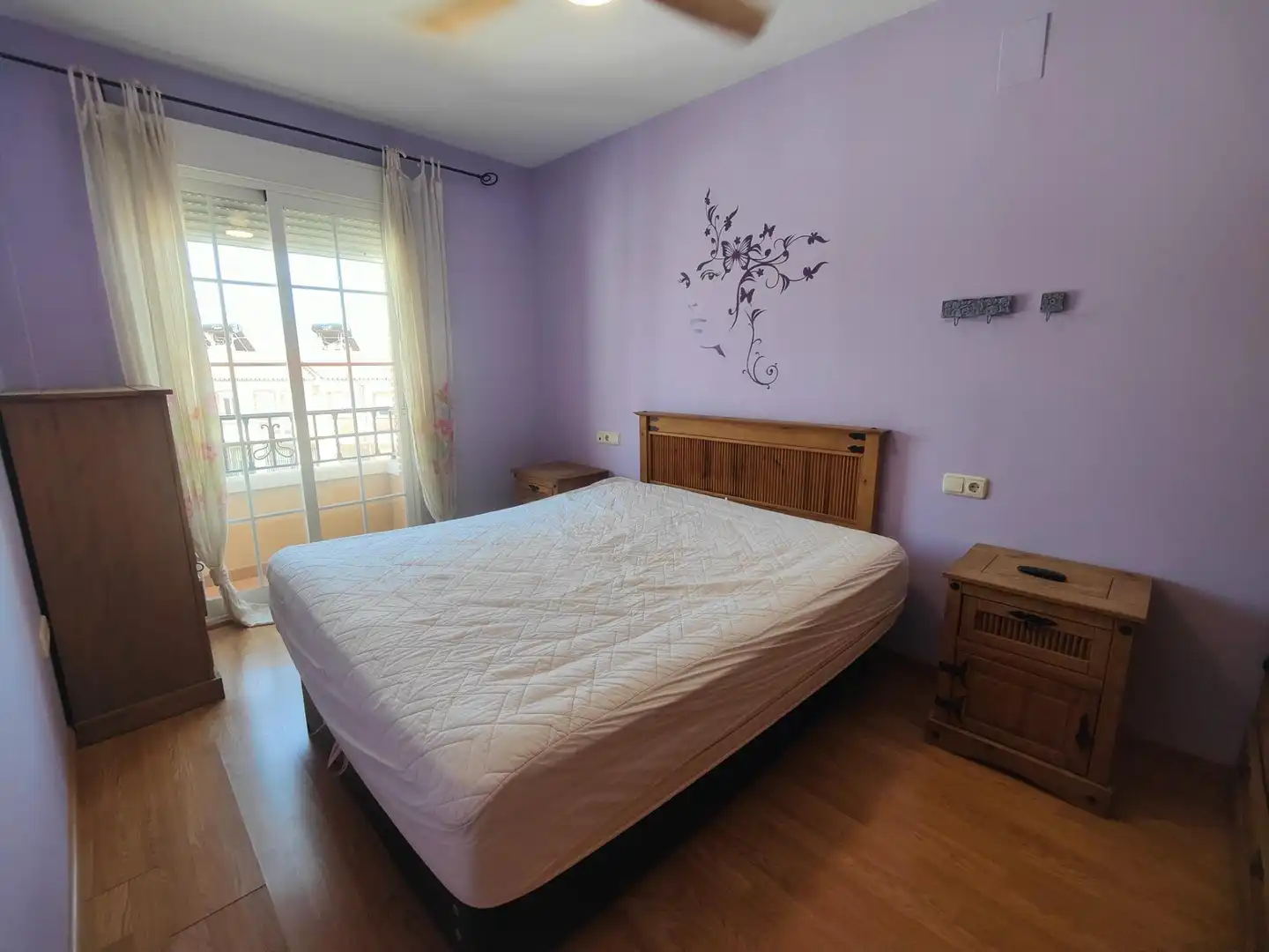 Schlafzimmer von Dachboden zum Verkauf in Las Gabias mit Heizung und Terrasse