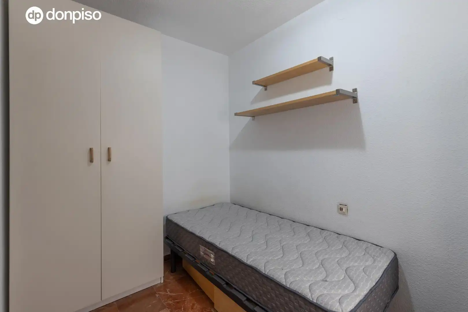 Dormitori de Pis en venda en Granada
