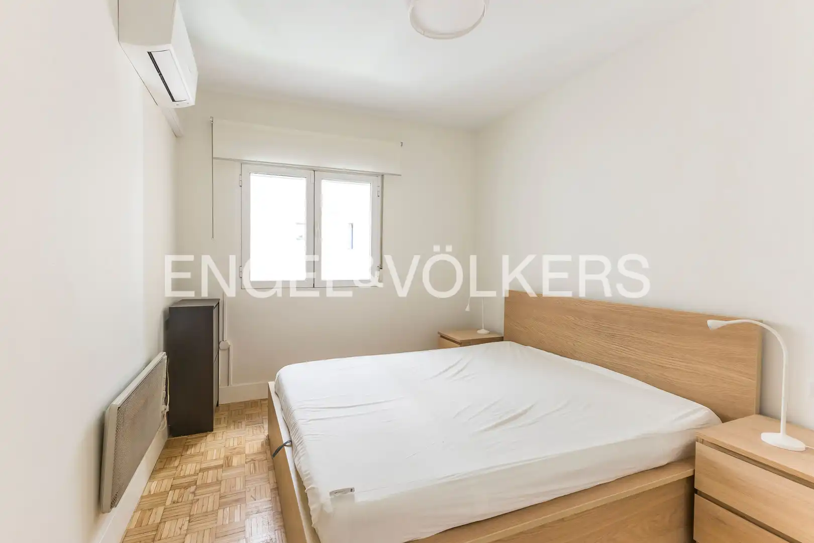 Schlafzimmer von Wohnung zur Miete in Madrid mit Klimaanlage und Heizung