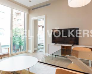 Living room of Apartment to rent in  Barcelona Capital  with Air Conditioner, Swimming Pool and Balcony