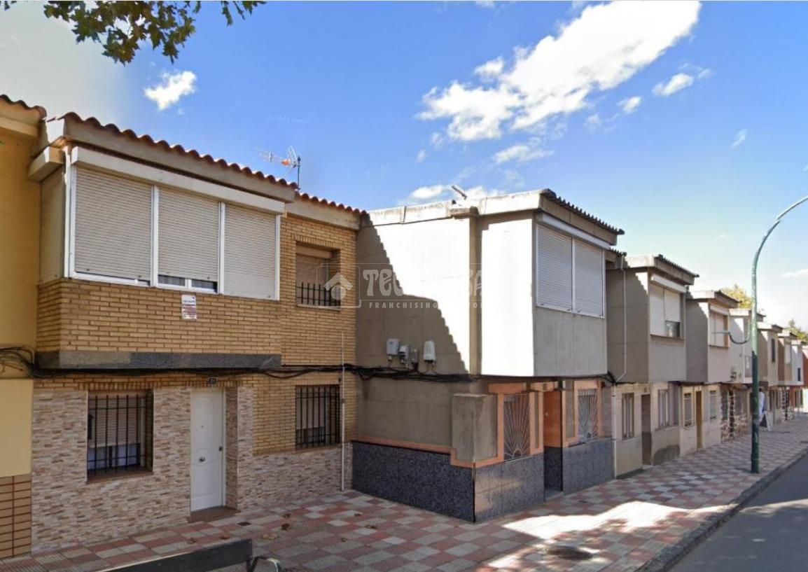 Exterior view of Single-family semi-detached for sale in Puertollano