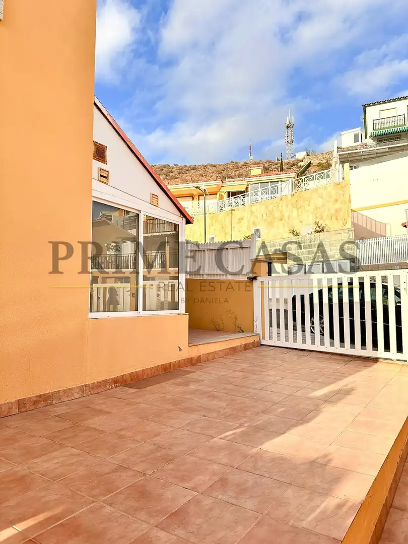 Vista exterior de Casa o xalet en venda en Mogán amb Jardí privat, Terrassa i Traster