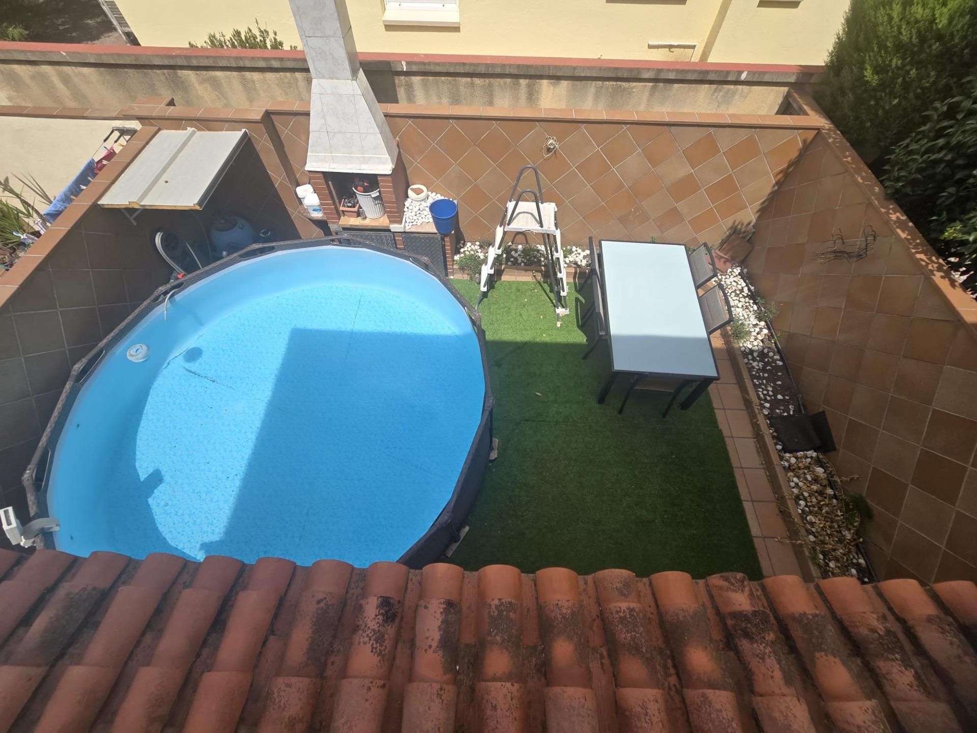 Swimming pool of Single-family semi-detached for sale in Castellar del Vallès  with Air Conditioner, Heating and Private garden