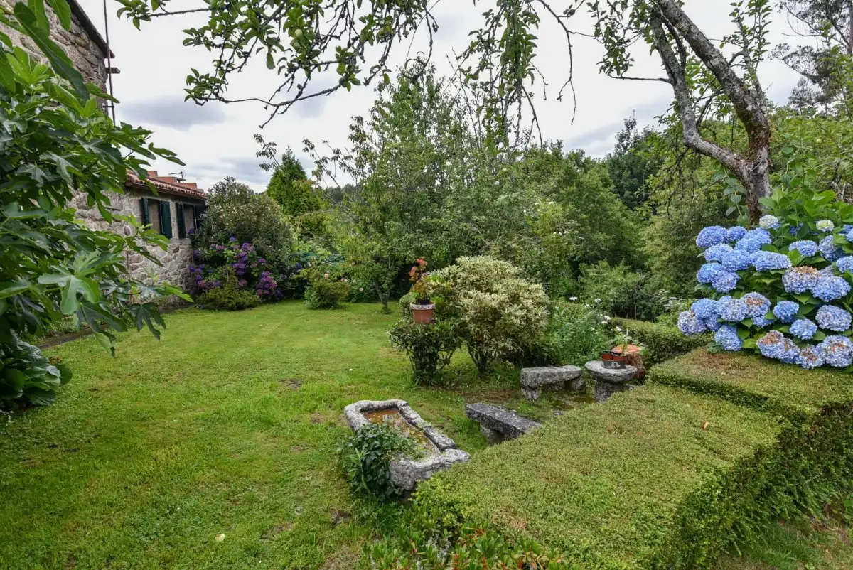 Jardí de Casa o xalet en venda en Mondariz amb Jardí privat, Terrassa i Traster
