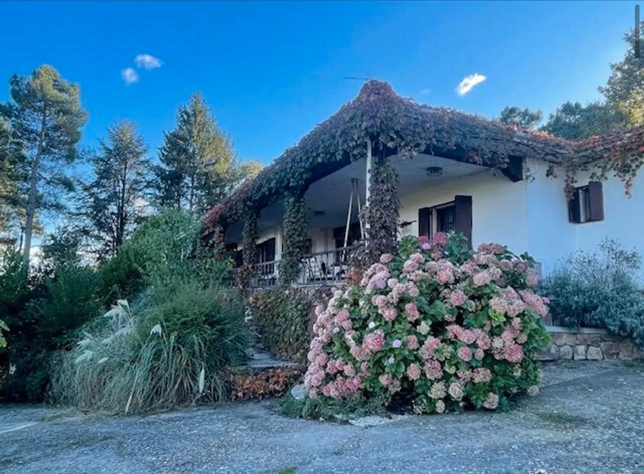 Garden of House or chalet for sale in Linares de Riofrío  with Air Conditioner, Heating and Private garden